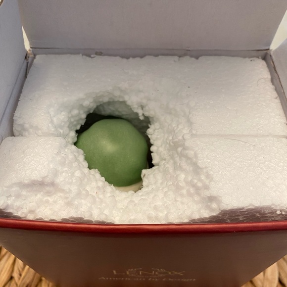 Lenox “Santa’s Kitty Elf” Porcelain American by Design 4 1/8” Figurine. Retired - Picture 8 of 10